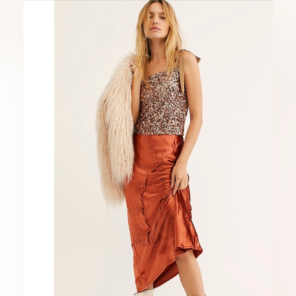 Solid Serious Swagger Skirt - GREAT CONDITION!